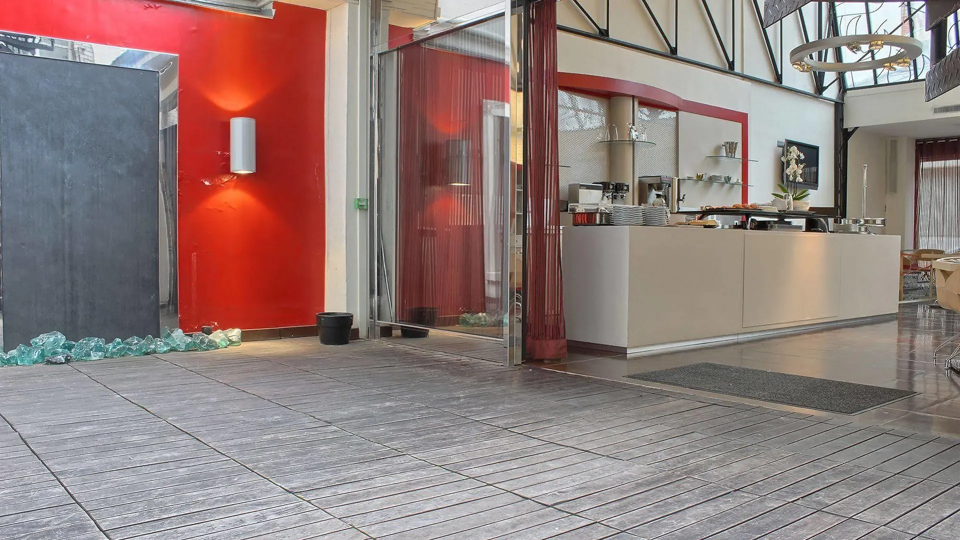 ***  Pavillon Nation Hotel Paris France